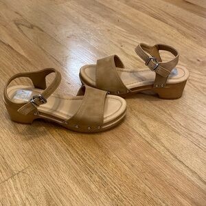 Dolce Vita girls sandals. Size 1. Excellent condition!